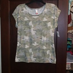 No boundaries Camo army burnout tshirt NWT Medium